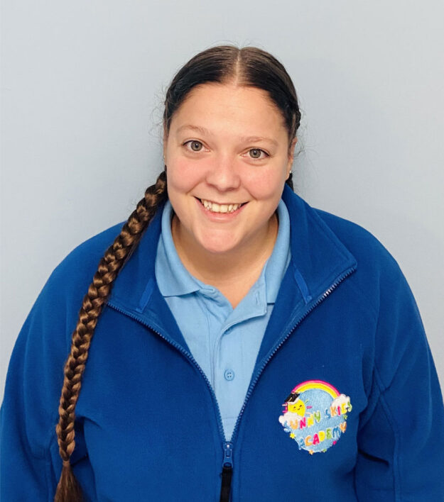 Team headshot of Miss Lindsey to accompany the biography content